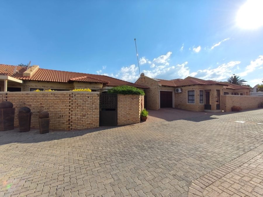 2 Bedroom Property for Sale in Potchefstroom North West